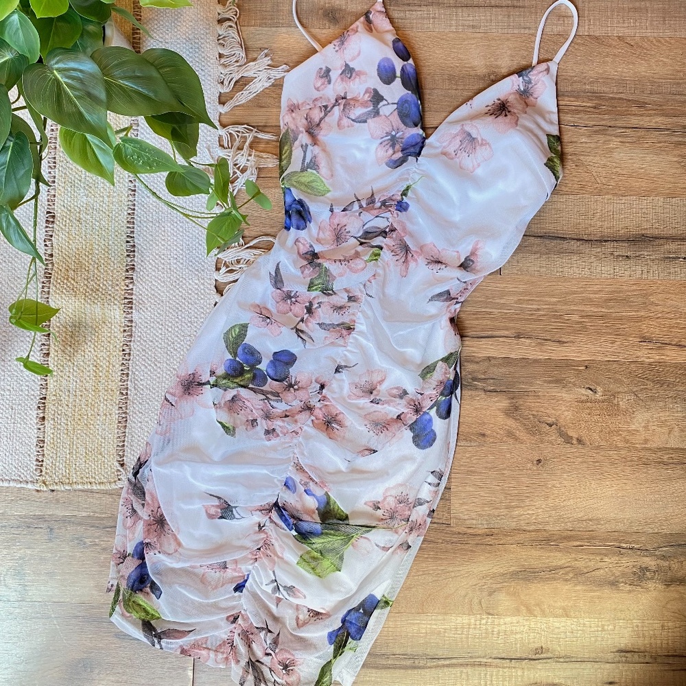 Beautiful ruching dress | Floral mini dress | tight mini dress